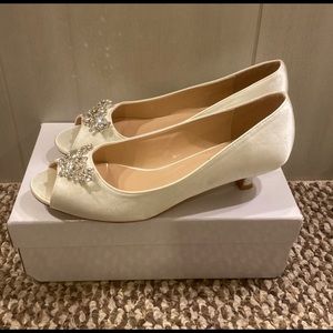 Ivory bridal shoes size 10.